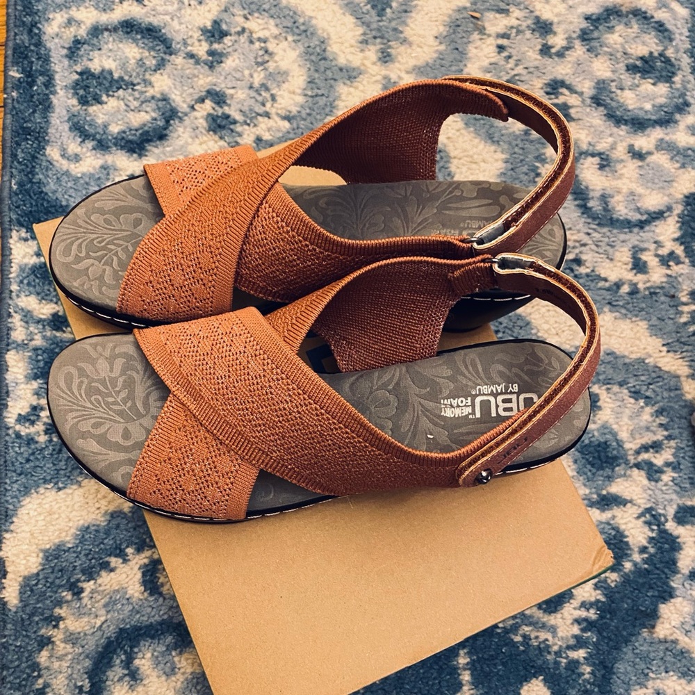 JBU Women's Tan Sandals